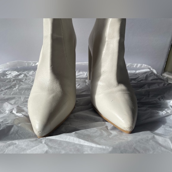 Stuart Weitzman - Picture 5 of 8